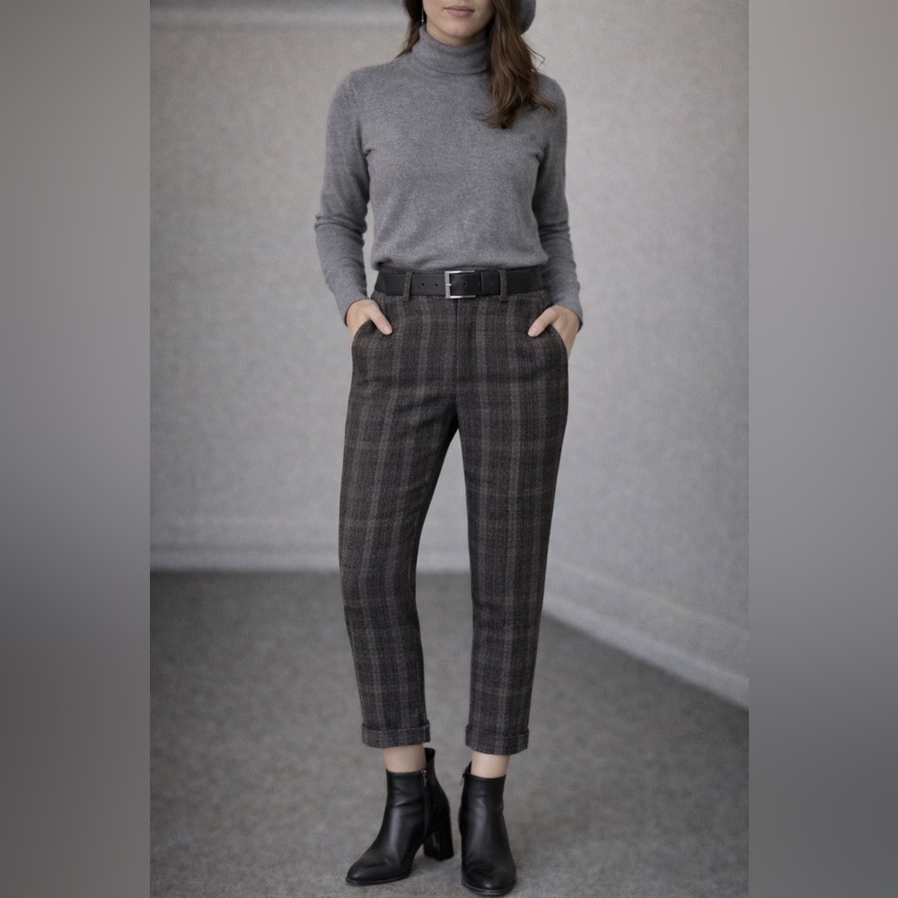 Gray Plaid Cropped Pants size small